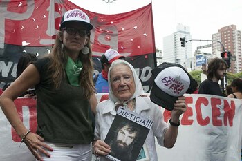 Gómez Alcorta junto a Nora