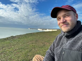 Este actor intenta administrar sus