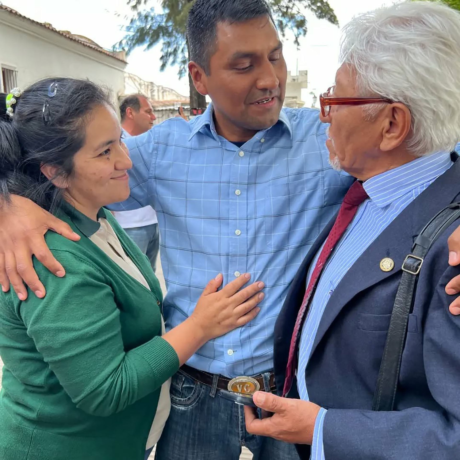 Santos Clemente Vera junto a su abogado, José Vargas, quien lo representó sin cobrar honorarios (@innocenceprojectargentina)