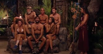 Ambos protagonistas no pueden contener las lágrimas al revivir el incidente en la palapa