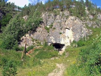 Cueva de Denisova, en Siberia. (Wikimedia)