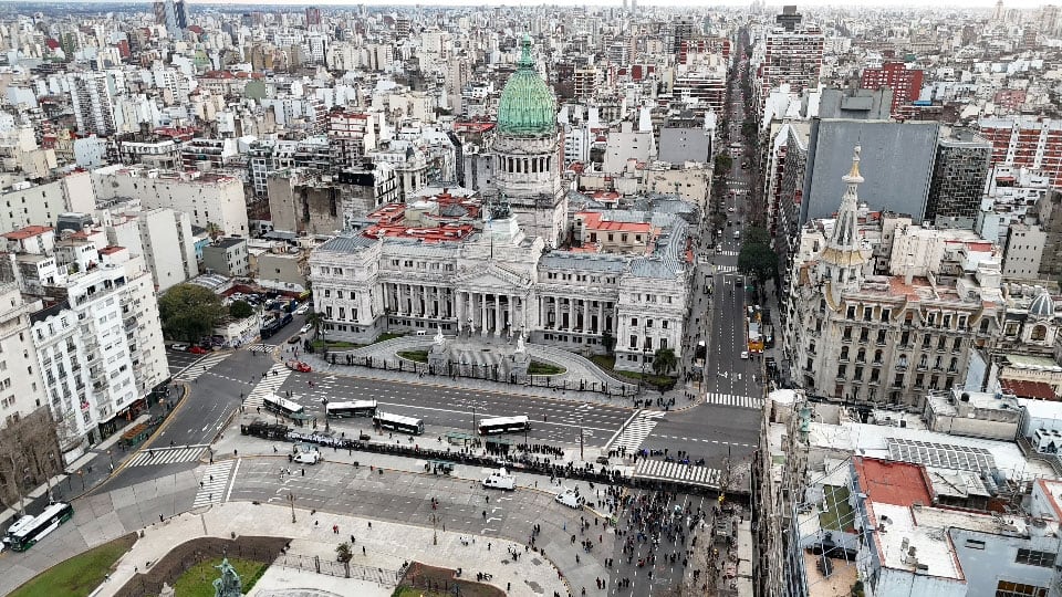 El palacio central del Congreso nacional (Jaime Olivos)