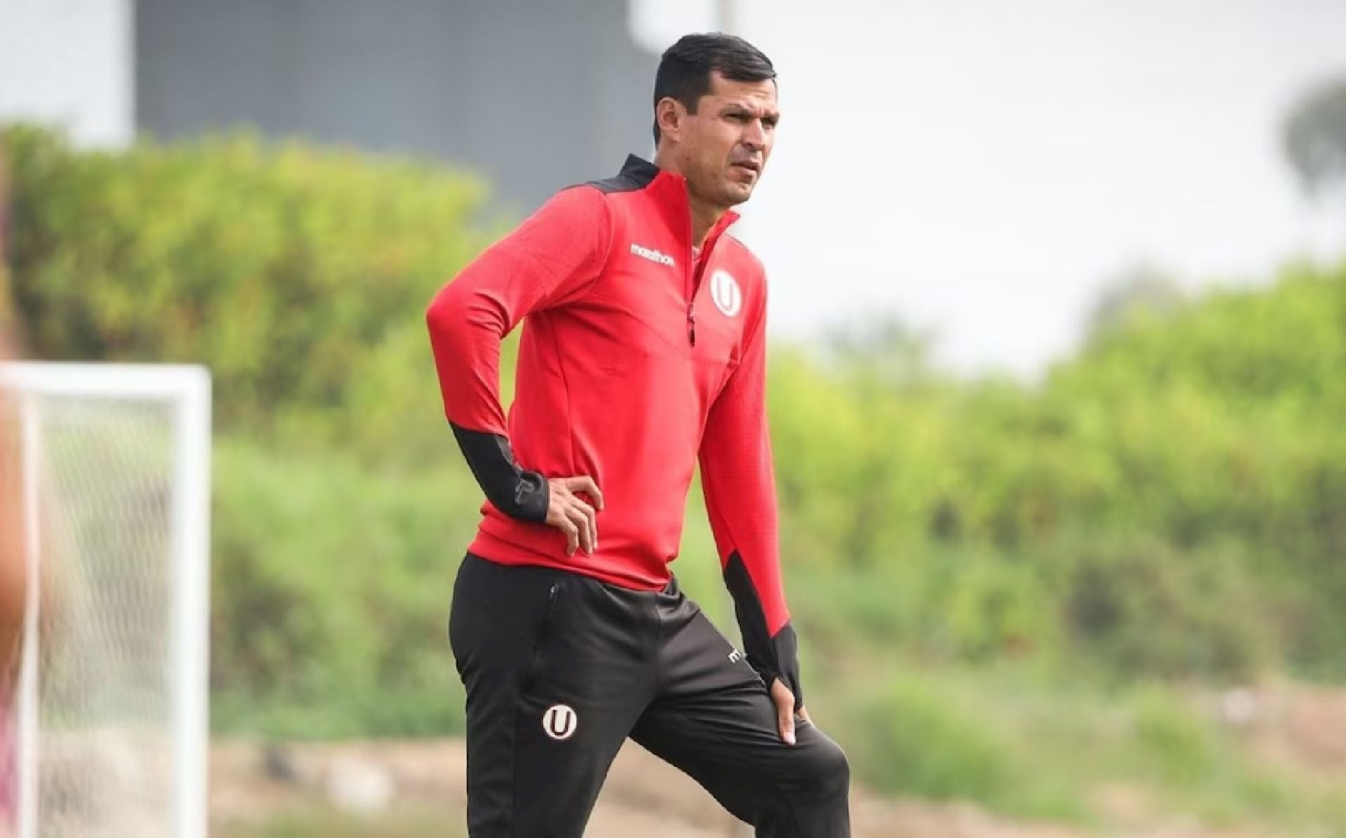 La desvinculación del entrenador dejó al equipo en una etapa de interinato, con Jorge Araujo al mando mientras la directiva evalúa opciones para asumir el liderazgo técnico. (Facebook / Universitario de Deportes)