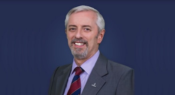 Carlos Casares presentó su renuncia