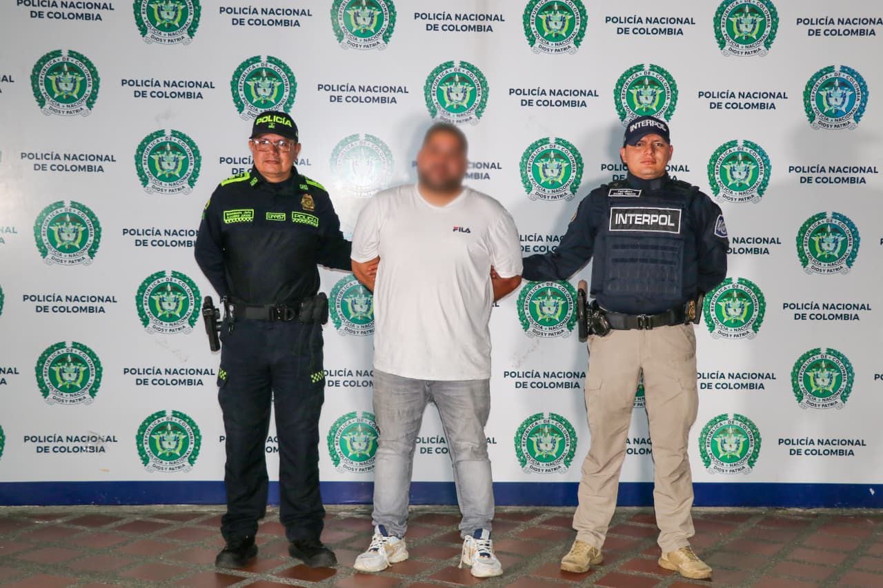 Cayó hombre buscado con circular roja de la Interpol por abuso sexual a menor de edad - crédito Policía Nacional-Dijín