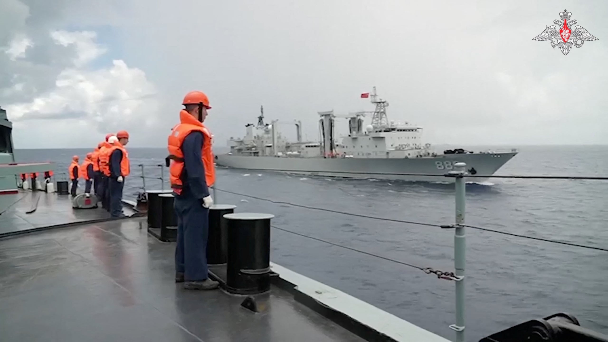 Buques de las armadas rusa y china patrullando conjuntamente el océano Pacífico y realizando ejercicios navales en el mar de China Oriental (REUTERS)