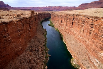 ARCHIVO - Esta fotografía muestra el río Colorado en su cuenca alta, el 29 de mayo 2021, en Lees Ferry, Arizona. (Foto AP/ Ross D. Franklin, Archivo)
