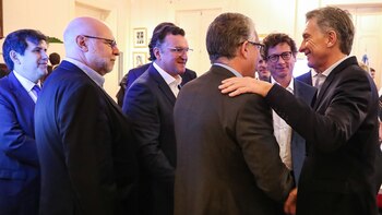 Migoya y otros empresarios saludan