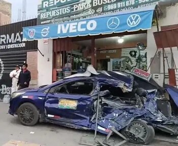 Camión cargado de cerveza cayó a un abismo de aproximadamente 200 metros. Gob