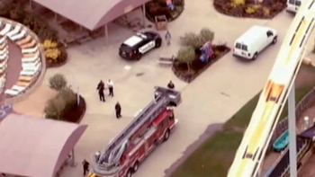 Policías y bomberos se acercaron