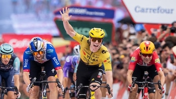 Brennan se impone y alza su 'manita' en Sevilla antes de la crono clave en Jerez