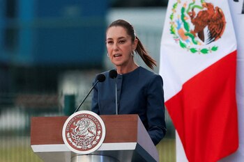 FILE PHOTO: Mexico's President Claudia Sheinbaum speaks during the inauguration of the Mexico Aerospace Fair (FAMEX) 2025 at the Santa Lucia military airbase in Zumpango, near Mexico City, Mexico April 22, 2025 REUTERS/Raquel Cunha/File Photo