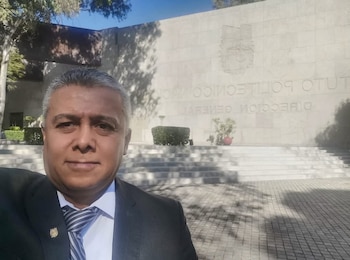 El profesor e investigador Píndaro