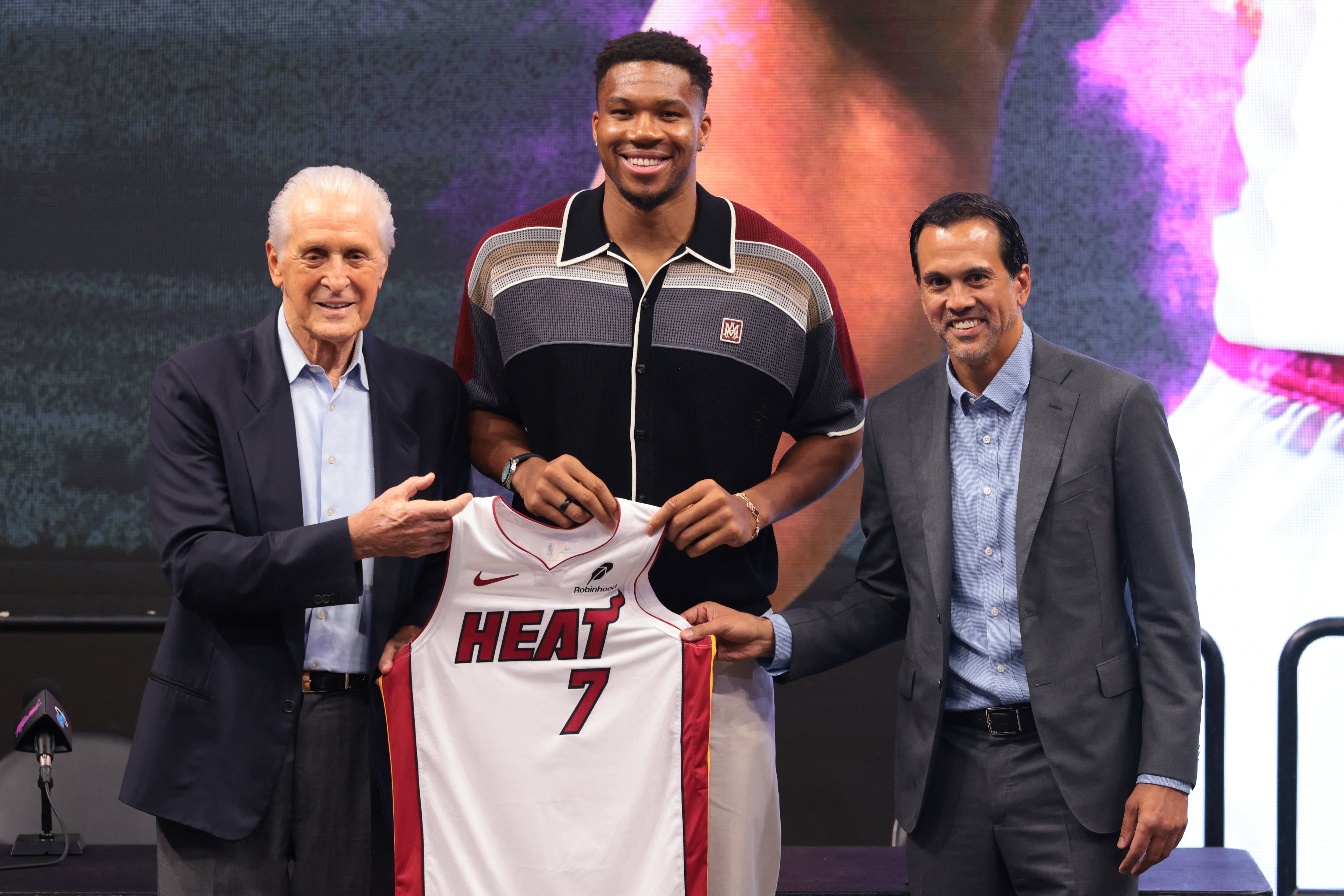 La llegada de Thompson se suma a las incorporaciones de Giannis Antetokounmpo, Bobby Portis y Tim Hardaway Jr., conformando un equipo renovado y ambicioso (Mandatory Credit: Sam Navarro-Imagn Images)