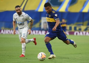 Soccer Football - Copa Libertadores - Semi Final - First Leg - Boca Juniors v Santos - La Bombonera, Buenos Aires, Argentina - January 6, 2021 Boca Juniors' Frank Fabra in action Pool via REUTERS/Marcelo Endelli