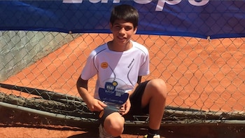 Un joven Carlos Alcaraz posa