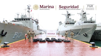 Aseguran más de 800 kilos de cocaína frente a las costas de Guerrero y detienen a cinco personas