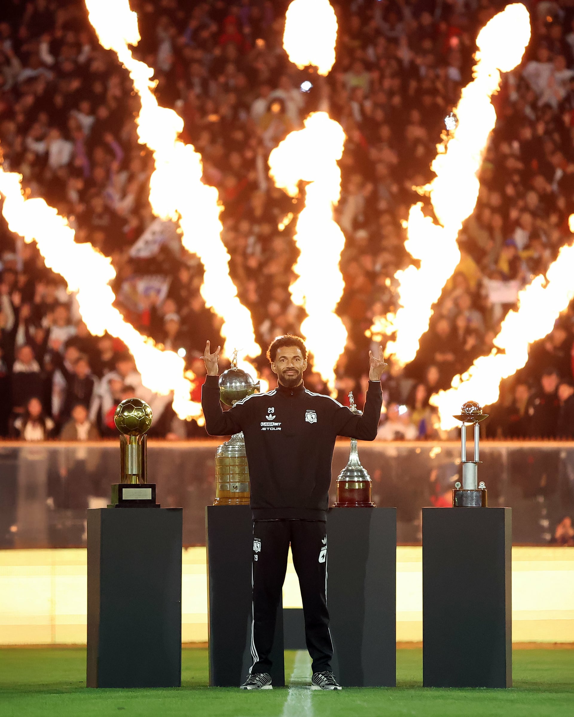 Vozinha fue presentado en el club chileno (@ColoColo)