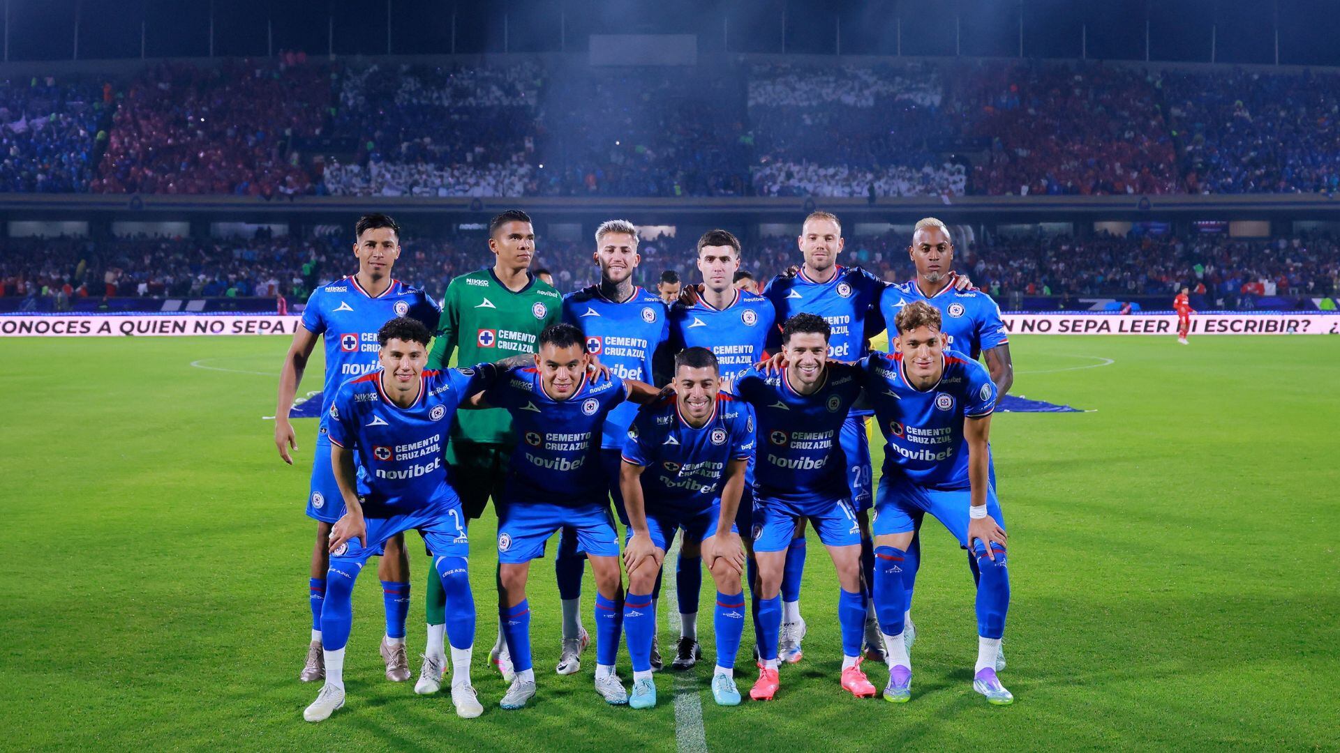 Cruz Azul pudo haber fichado a una de las grandes figuras de Chivas (REUTERS)