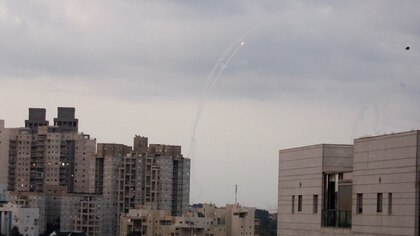 Los terroristas de Hamas lanzaron un ataque con cohetes sobre Tel Aviv por primera vez en cuatro meses