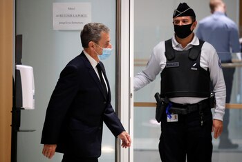 Nicolas Sarkozy en la corte