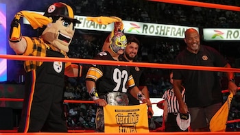 Noche espectacular en la Arena México: los Pittsburgh Steelers conquistan el ring del CMLL de la mano de Neón