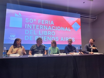 Claudia Piñeiro, Jorge Consiglio, María Inés Krimer, Guillermo Martínez y Patricio Zunini debatieron sobre la crisis