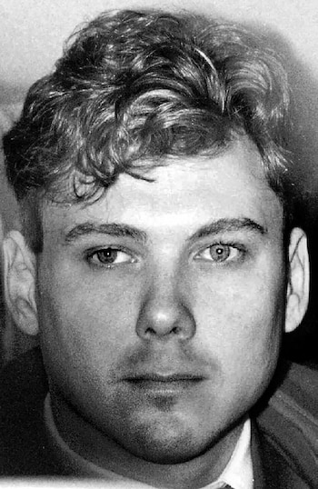 Con el aspecto de niño