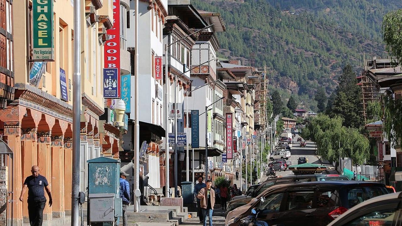 Timbu se ubica en un valle del Himalaya y es la única capital del mundo sin semáforos (Wikimedia Commons)