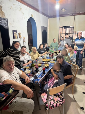 El padre de Mauro Icardi vendió locro y empanadas por el 25 de mayo: los precios y cuánto recaudó