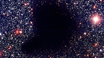 El telescopio espacial James Webb detectó una línea infrarroja sin fuente visible en el Campo Ultraprofundo de Hubble, una región observada durante décadas (NASA)
