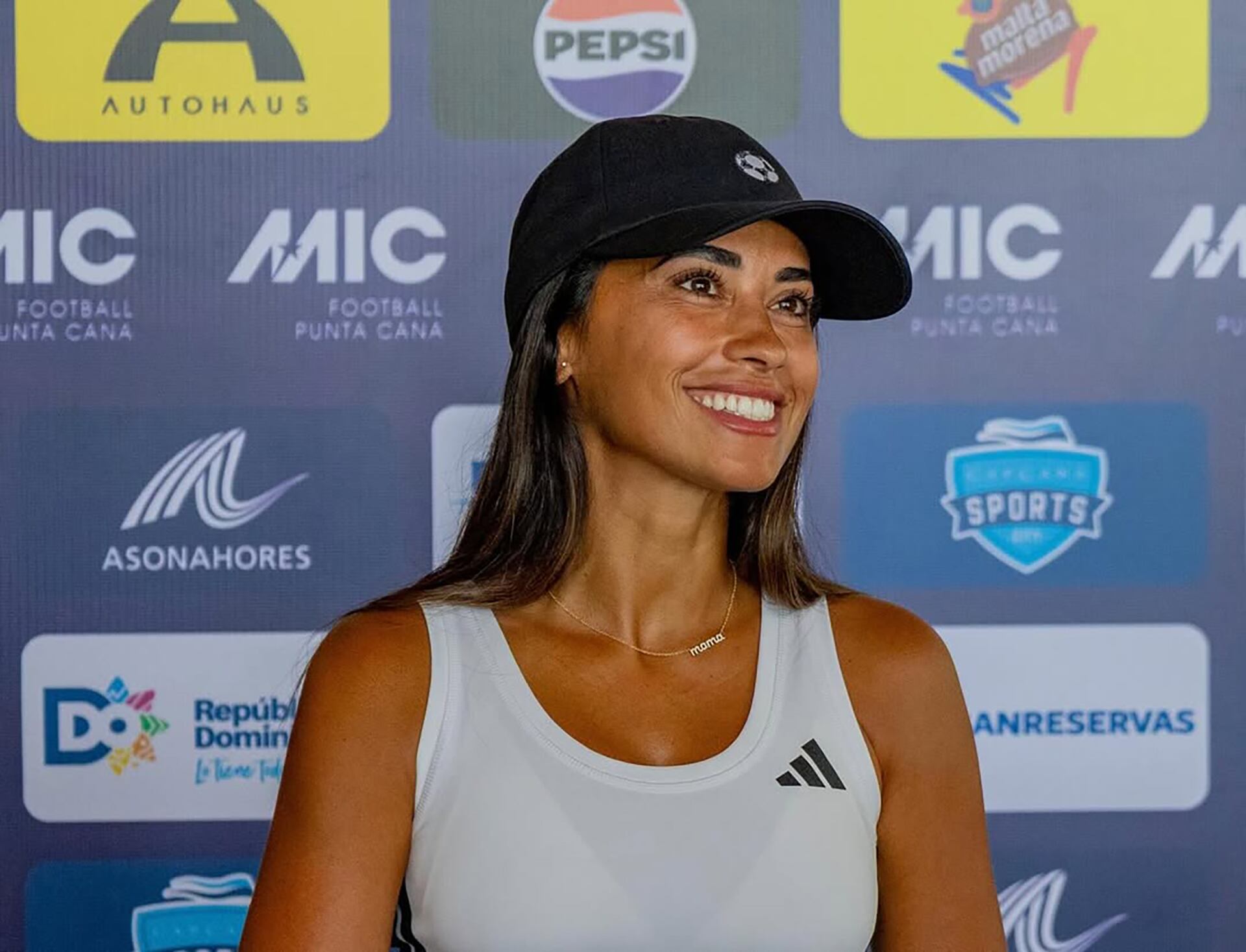 Antonela Roccuzzo estuvo en Punta Cana en un torneo de fútbol donde participó su hijo Thiago en la Sub 13 del Inter Miami (Instagram @micfootballpuntacana)
