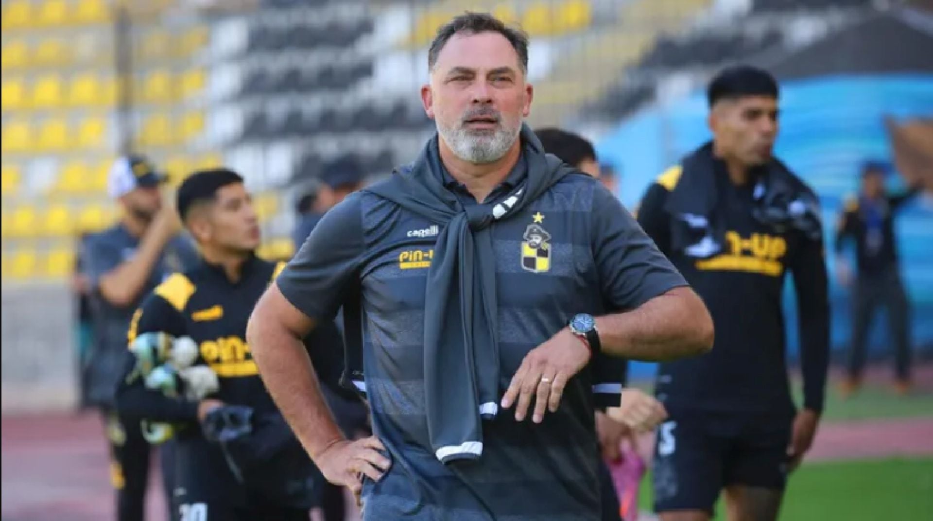 El encuentro en el estadio Francisco Sánchez Rumoroso enfrenta a dos equipos revitalizados, con Coquimbo Unido buscando aprovechar la localía y Universitario de Deportes arribando cargado de confianza por su repunte emocional tras el cambio de entrenador (PhotoSport)