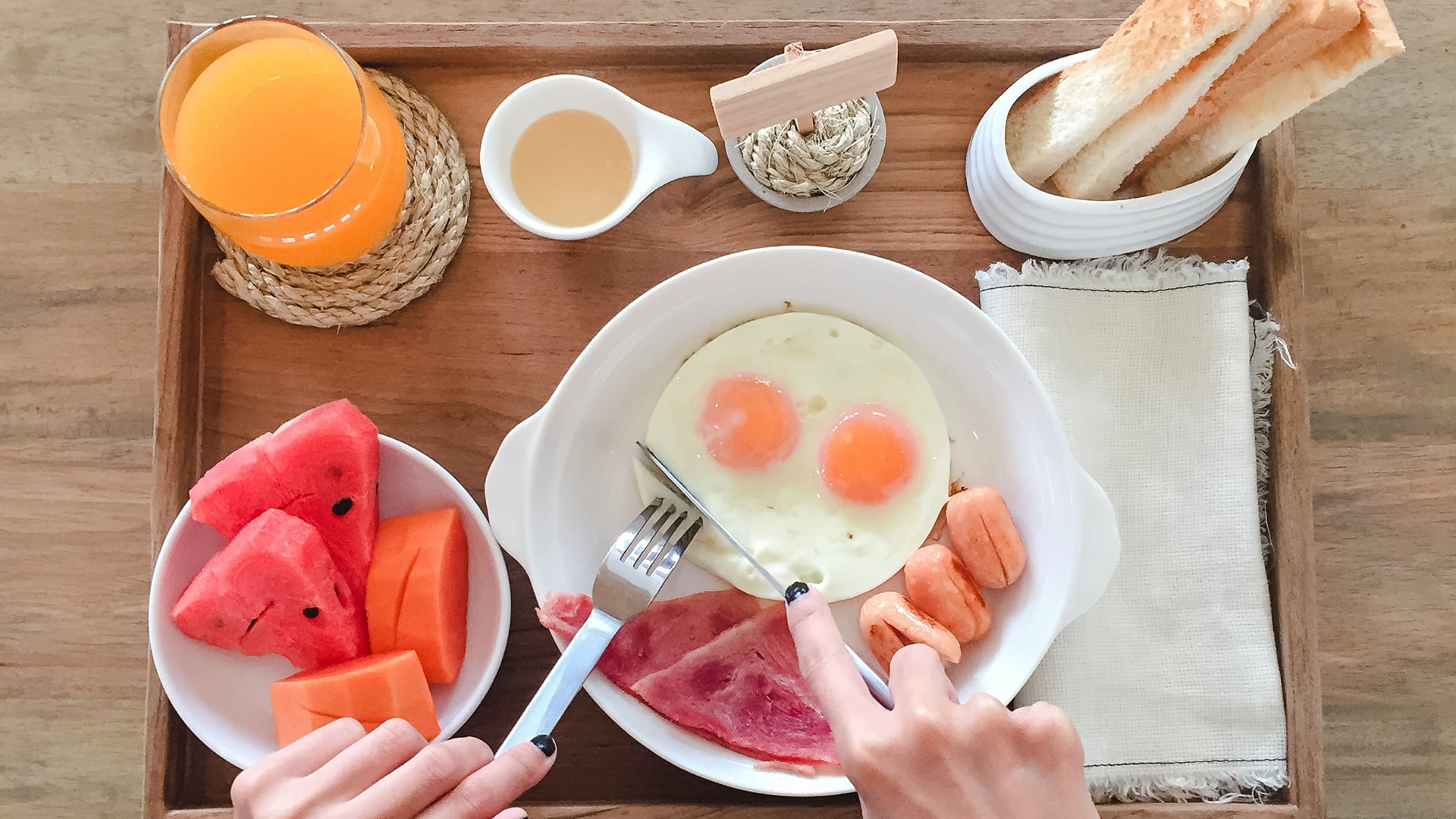 El hábito de desayunar saludable se sostiene con preparación y variedad de alimentos disponibles (Freepik)