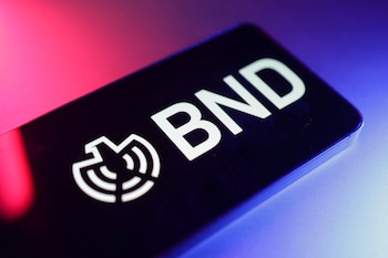 El paquete de medidas, de más de 700 páginas, incluye disposiciones para regular la vigilancia online y el rastreo digital. En casos excepcionales, se permitiría al BND acometer misiones de sabotaje en el extranjero, aunque la ley mantendría la prohibición expresa de asesinatos y otras operaciones letales (REUTERS/DadoRuvic/Illustration)