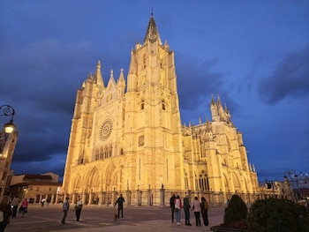 19/10/2026 Vista nocturna de la Plaza de Regla y la Catedral de León.
POLITICA ESPAÑA EUROPA CASTILLA Y LEÓN