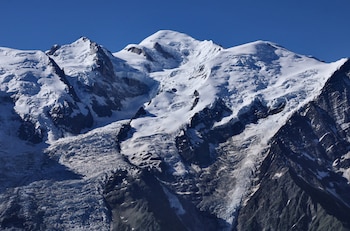 El calentamiento global acelera el retroceso de glaciares y altera el ciclo del agua en los continentes (REUTERS/Denis Balibouse)