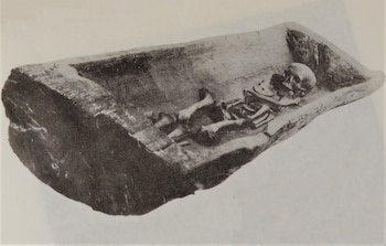 El ataúd de madera de