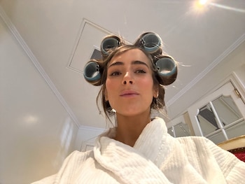 Ámbar se mostró con ruleros