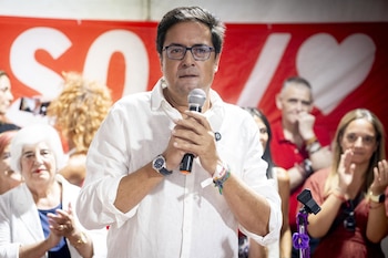 13/09/2026 El candidato del PSOE a la Presidencia de la Comunidad de Madrid, Óscar López, interviene durante una visita a la caseta del PSOE instalada con motivo de las Fiestas Patronales, a 13 de septiembre de 2026, en Móstoles, Madrid (España). Las Fiestas Patronales de Septiembre, declaradas de Interés Turístico Regional desde 2010, están dedicadas a la Virgen de los Santos, que este año cumple su V Centenario.
POLITICA
A. Pérez Meca - Europa Press