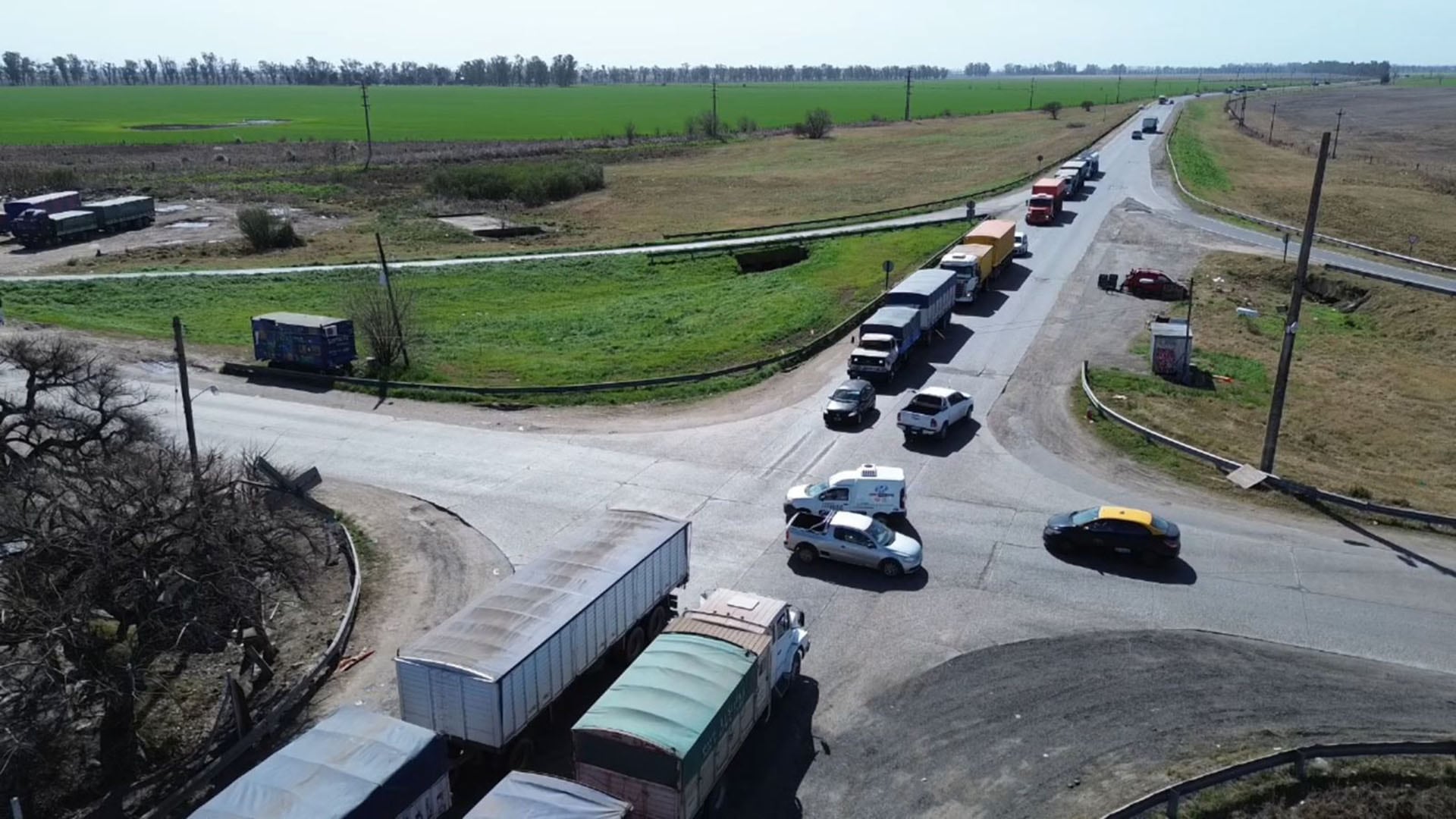 La Ruta Nacional A012 es estratégica para el transporte de cargas y el acceso al principal complejo agroexportador del país