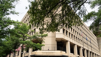 Hackers habrían robado miles de registros confidenciales de personal del FBI