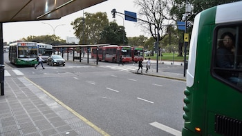 El fallo condenó a la empresa de transporte y su aseguradora a cubrir la indemnización y los reintegros, imponiendo las costas del proceso a los demandados. (Foto de archivo)