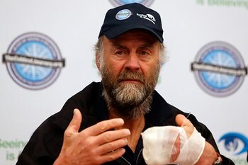 En 2009 Fiennes, de 65