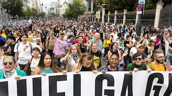 Miles de personas se manifiestan en toda España para pedir una huelga general por la crisis de vivienda