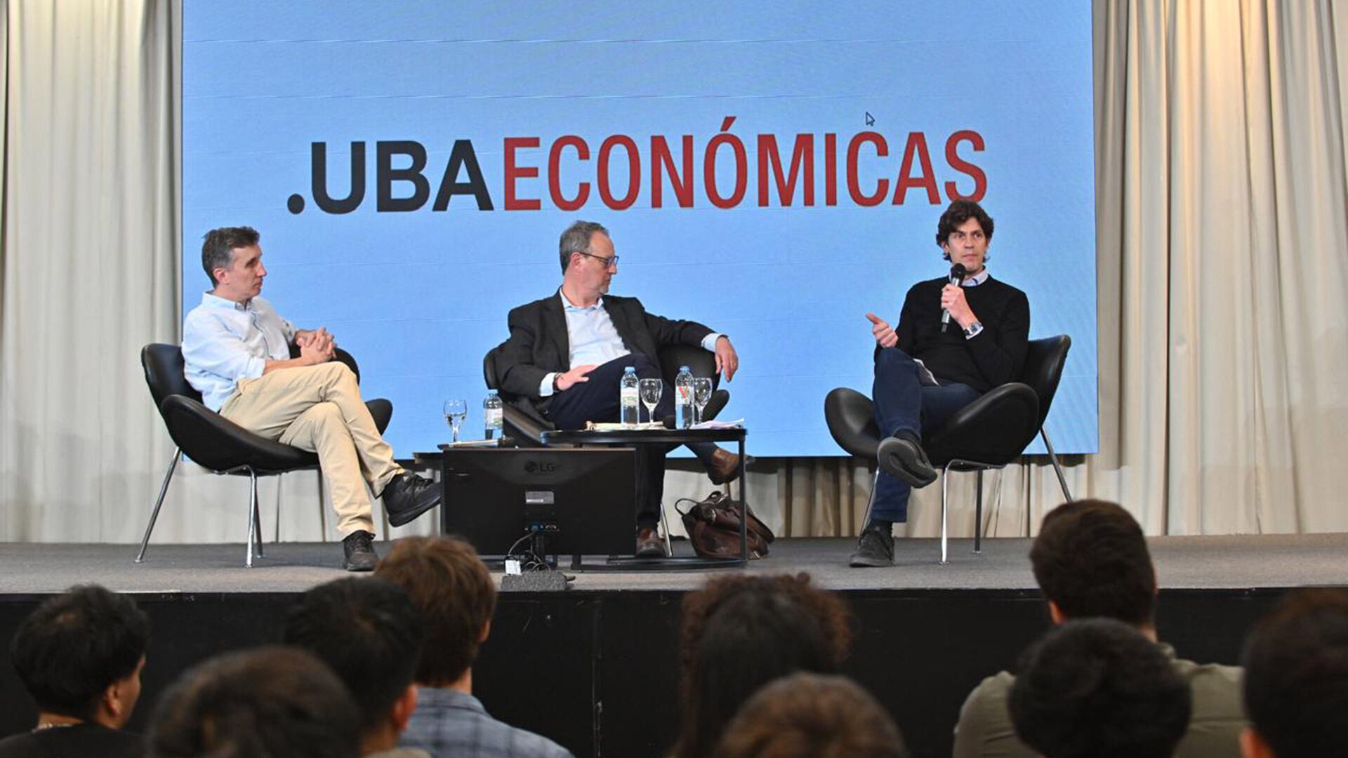 Martín Lousteau participó el 1° de octubre de 2025 en un debate en la Facultad de Ciencias Económicas de la UBA