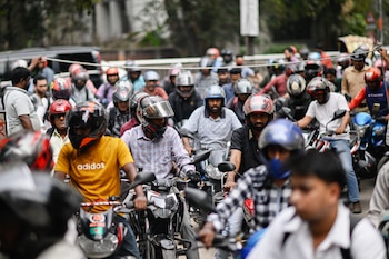 El 85% de los motociclistas fallecidos en República Dominicana no utilizaba casco protector al momento del accidente. (AP Foto/Mahmud Hossain Opu)