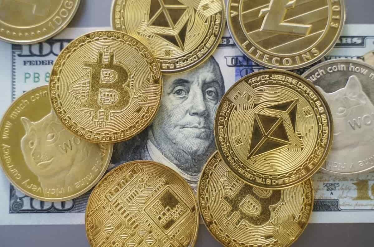 David Tuesta recomienda a los inversores mantener portafolios diversificados en oro, plata y criptomonedas para afrontar la alta volatilidad del mercado. Foto: Libertex