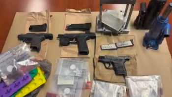 Desmantelan un depósito de drogas y armas al lado de una prisión en Florida