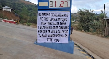 Las autoridades indicaron que los sospechosos presuntamente abastecían de armas a redes de tráfico transfronterizo vinculadas con el narcotráfico.